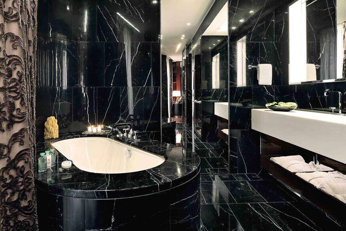 Bulgari Deluxe Suite Bathroom