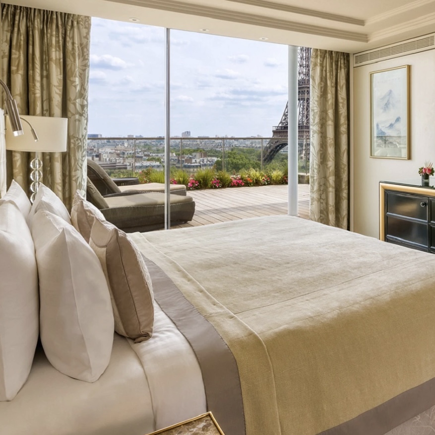 Shangri-La Paris Hotel Bedroom