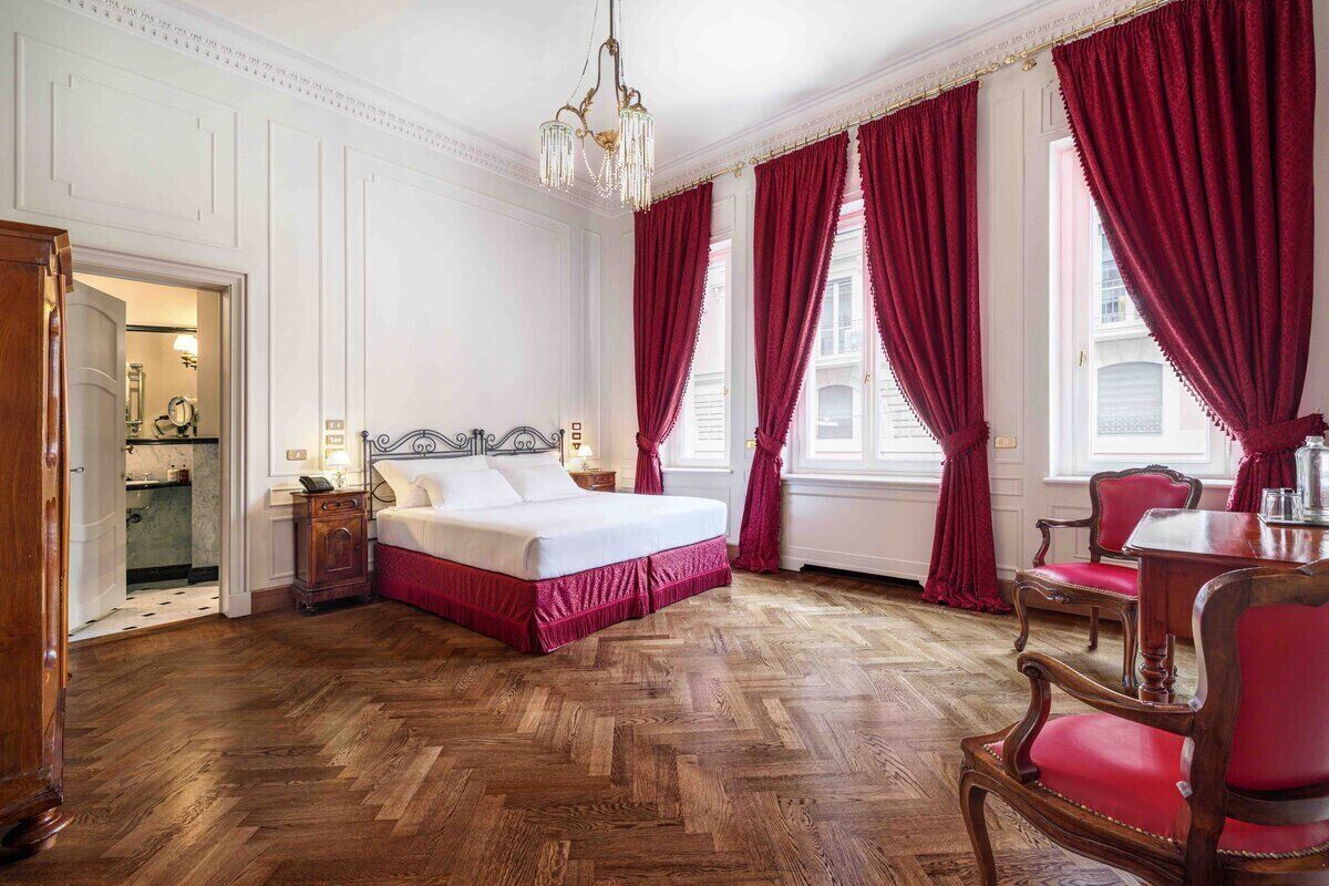 Hotel Locarno Bedroom